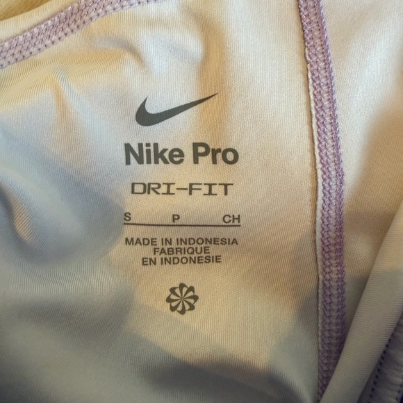 Nike Pro Ice Cream Reversible Sports Bra and Shorts Set - Picture 4 of 4